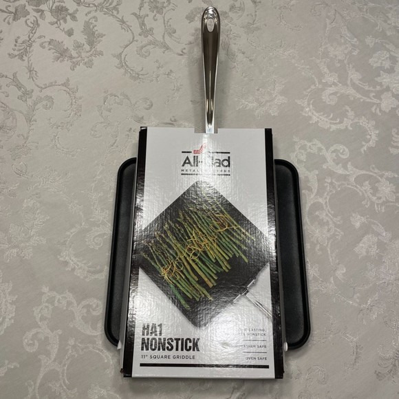ALL-CLAD New 11-inch H1 New Nonstick Square Griddle - Picture 3 of 3
